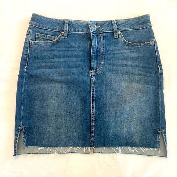 PAIGE Classic Raw Hem Denim Mini Skirt Women’s 28 - Picture 1 of 4